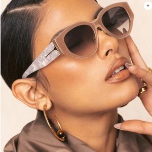 Dezi charge it sunglasses